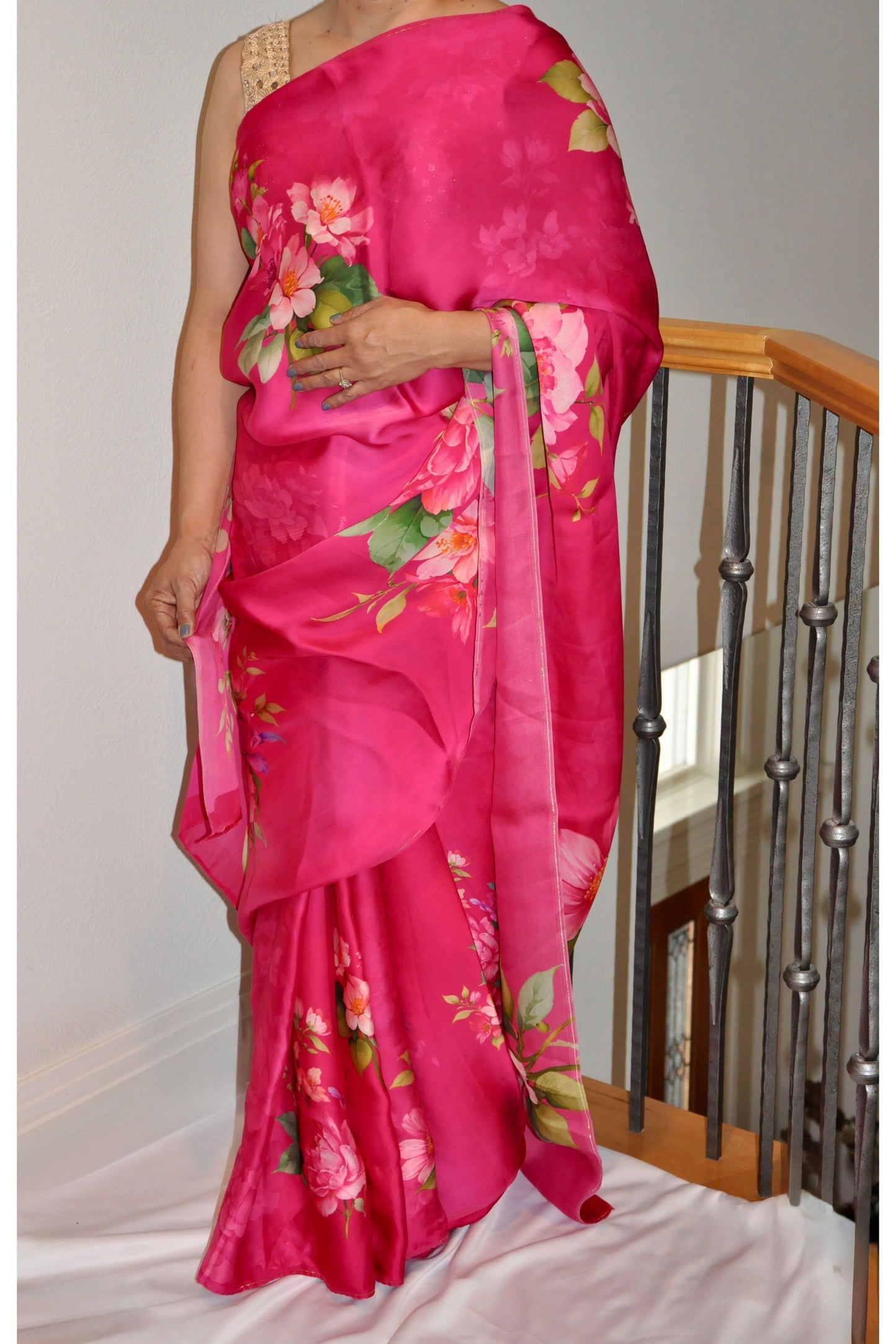 Pink Floral Print Saree – Elegant & Lightweight