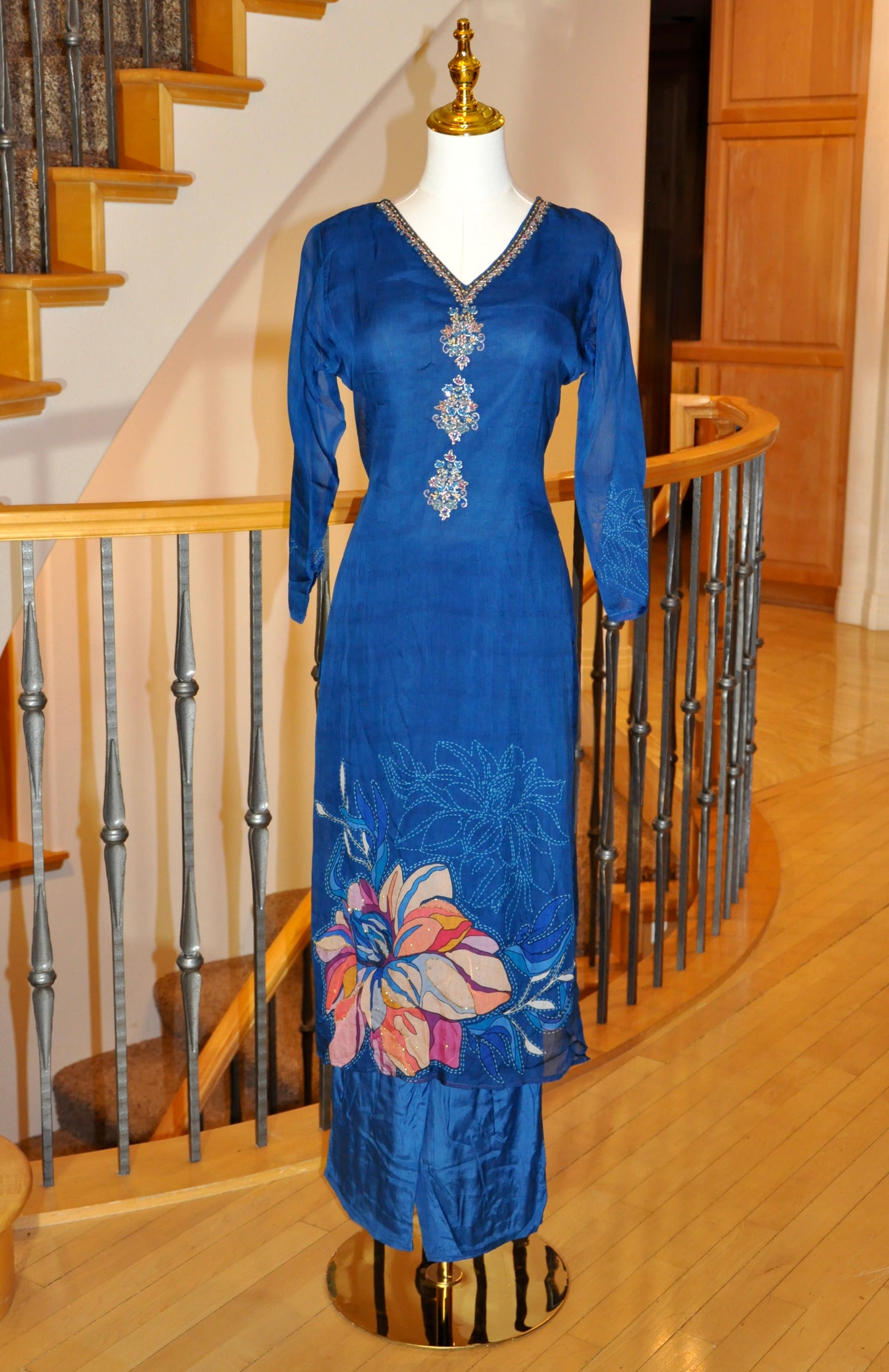 Blue 3-Piece Kurta Set with Zari Embroidery, Floral Prints & Rhinestone Detailing