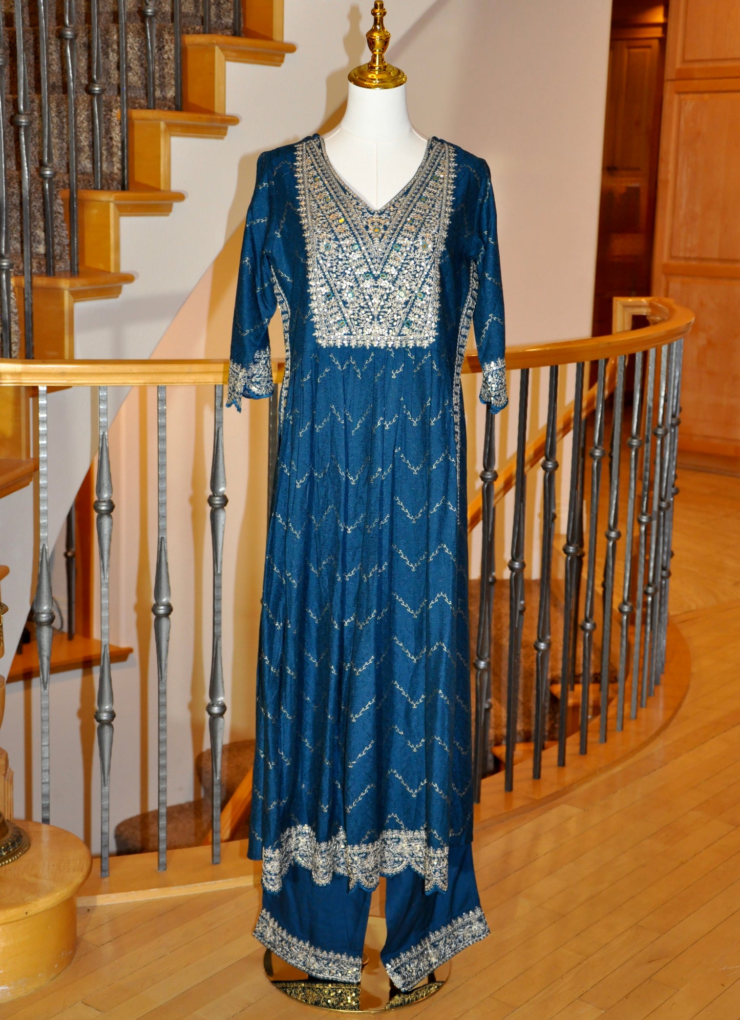 Blue Kurta Set with Zari Embroidery & Velvet Rhinestone Scalloped Shawl