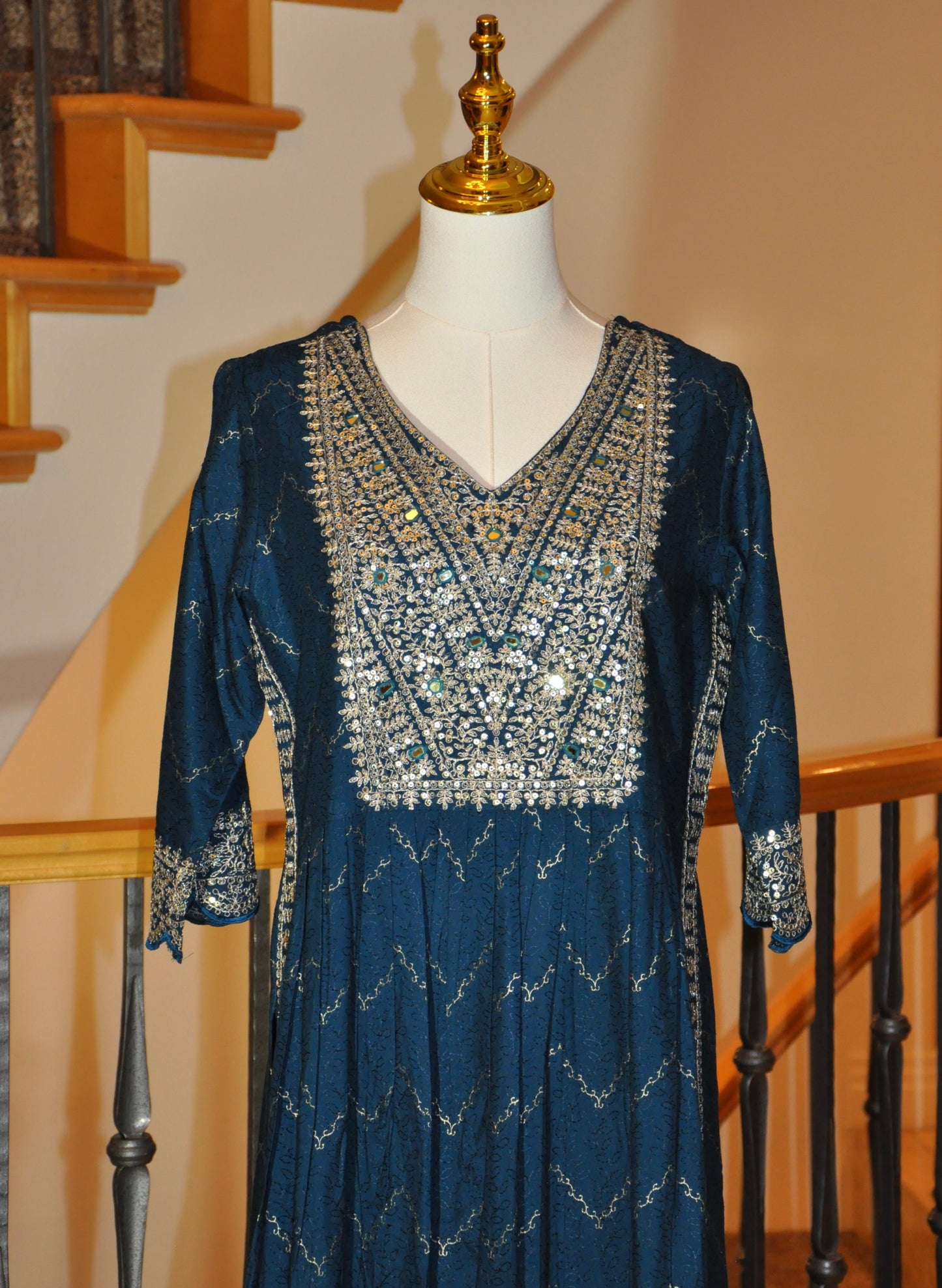 Blue Kurta Set with Zari Embroidery & Velvet Rhinestone Scalloped Shawl