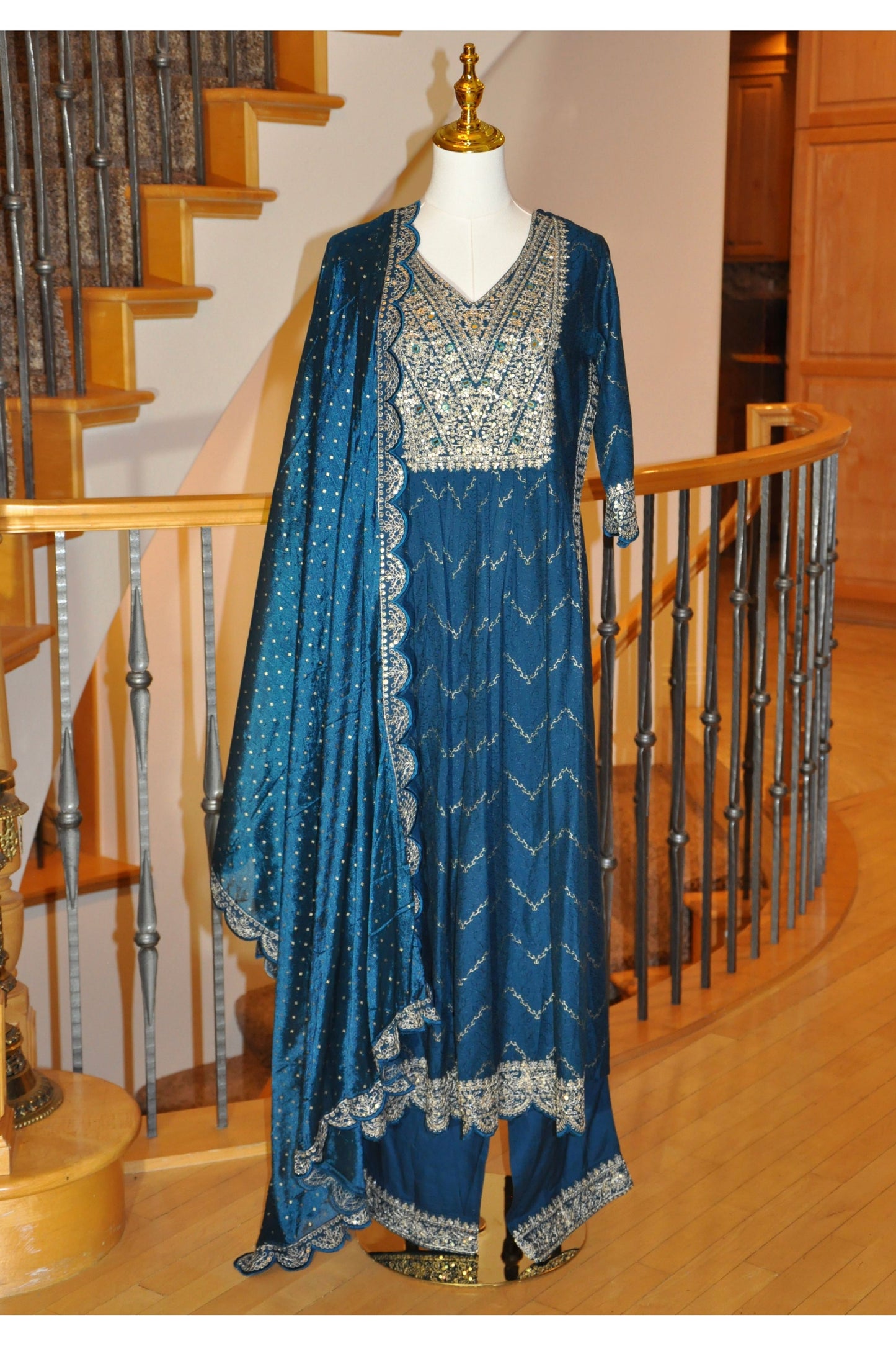 Blue Kurta Set with Zari Embroidery & Velvet Rhinestone Scalloped Shawl