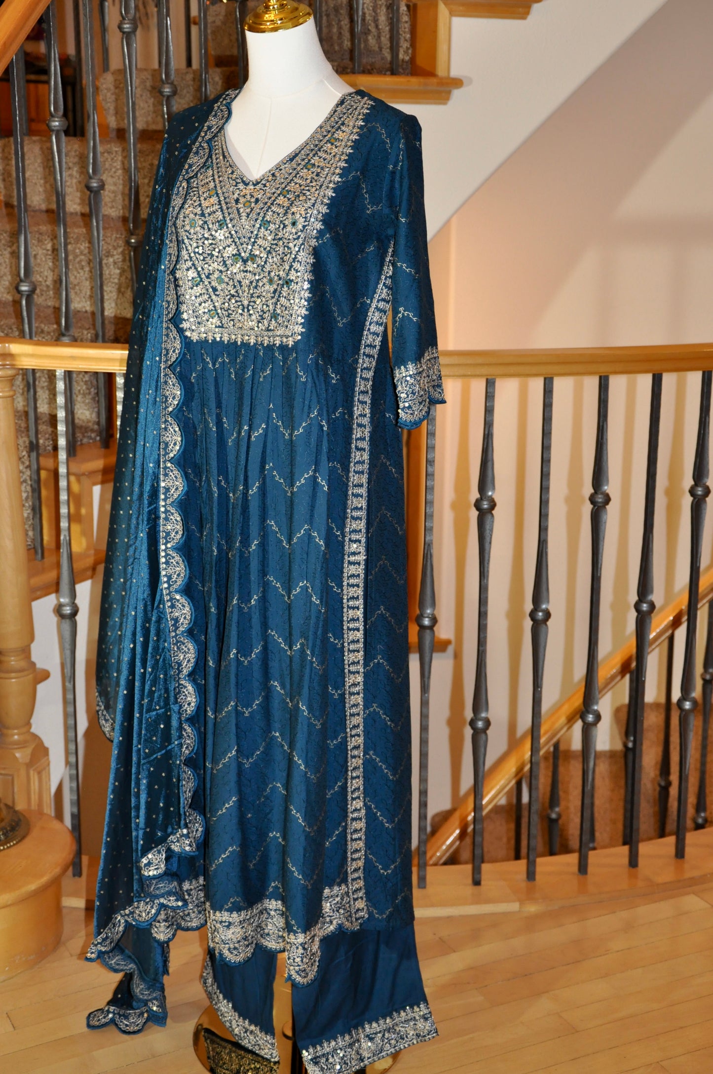 Blue Kurta Set with Zari Embroidery & Velvet Rhinestone Scalloped Shawl