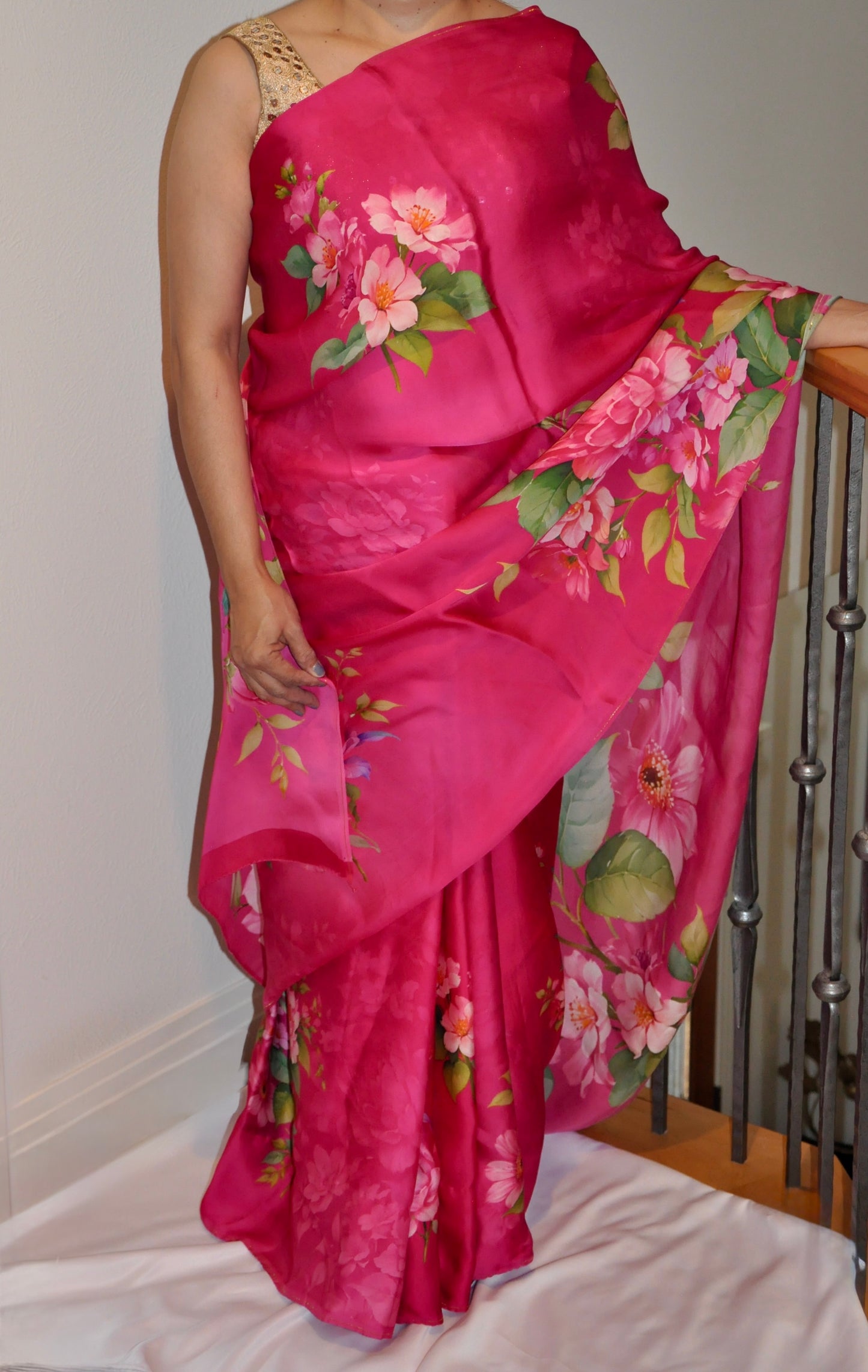 Pink Floral Print Saree – Elegant & Lightweight