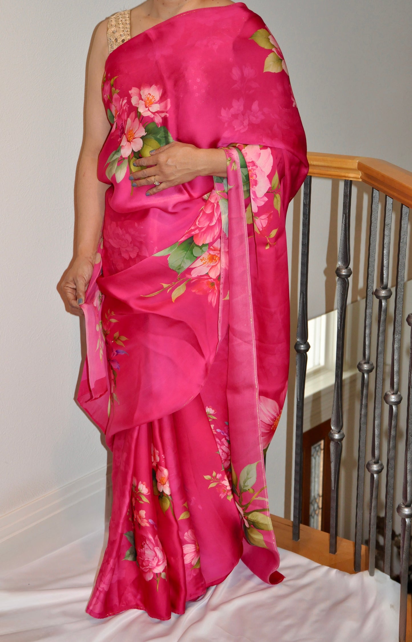 Pink Floral Print Saree – Elegant & Lightweight