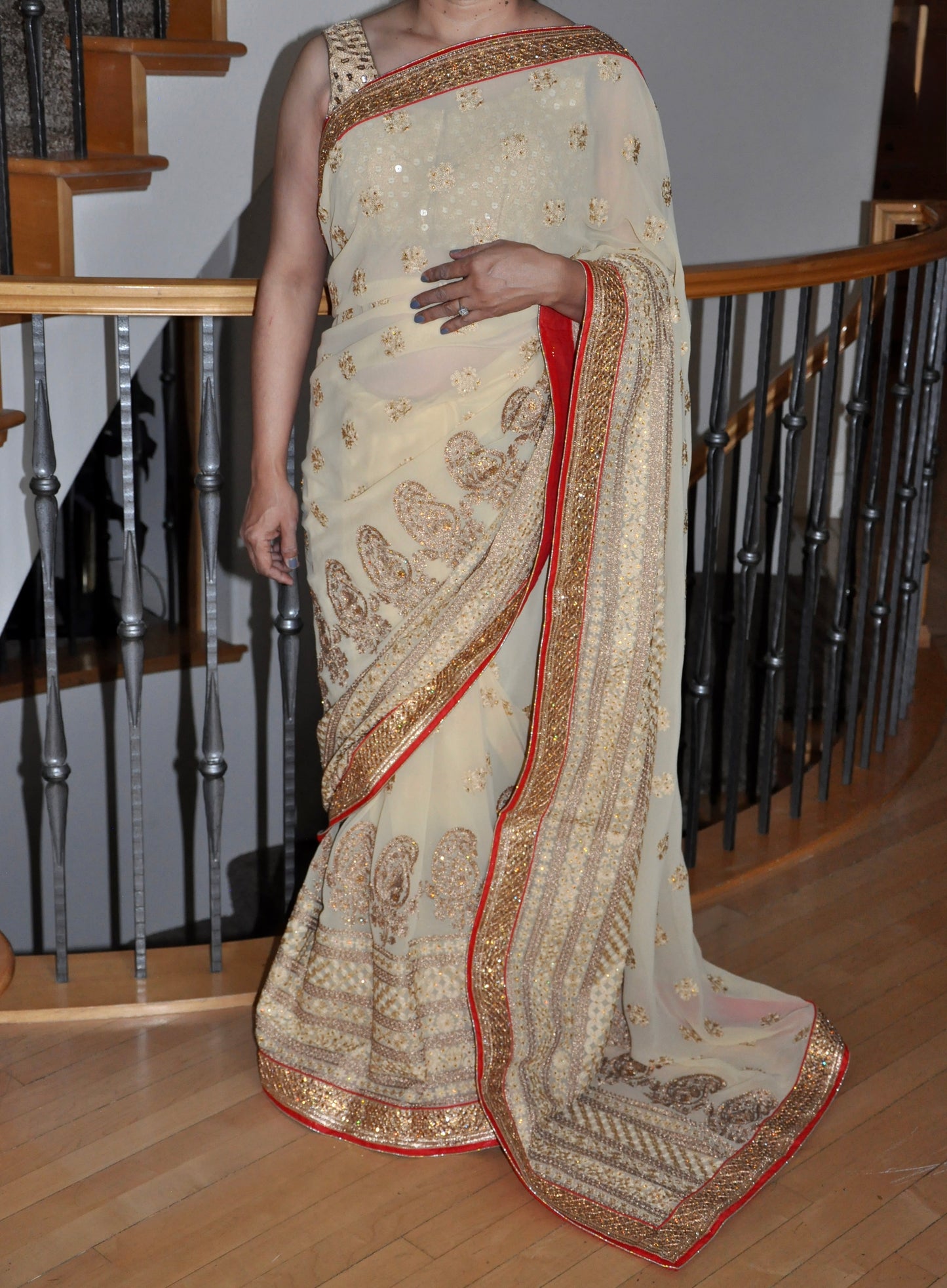 Cream & Gold Saree with Red Accents – Elegant Traditional Drap